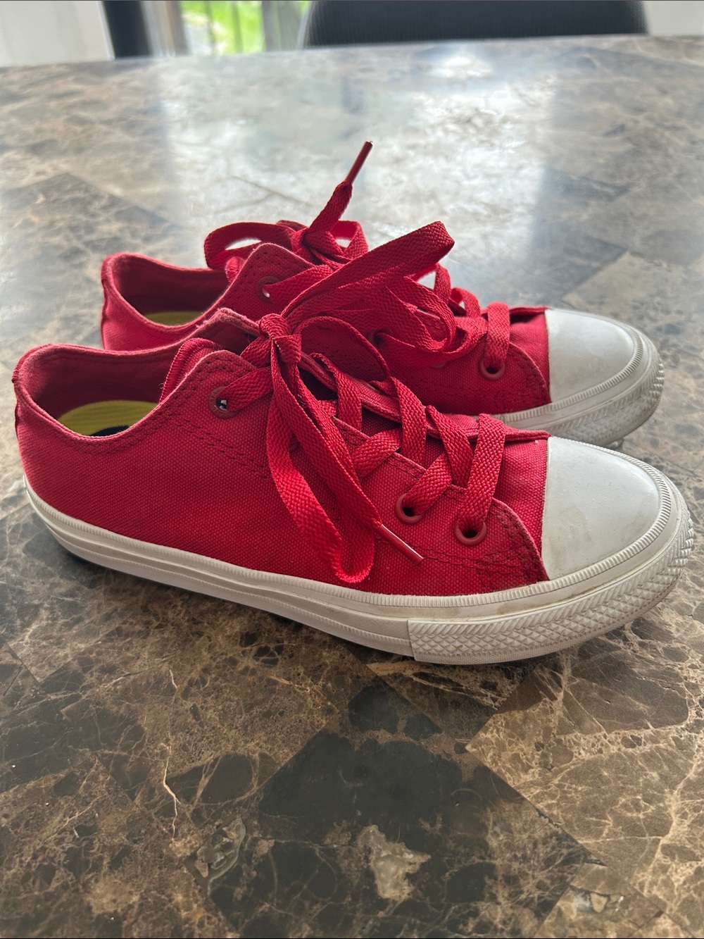 NWT 🆕 Converse Chuck Taylor Kids Red Canvas Low-Top Sneakers size Y1